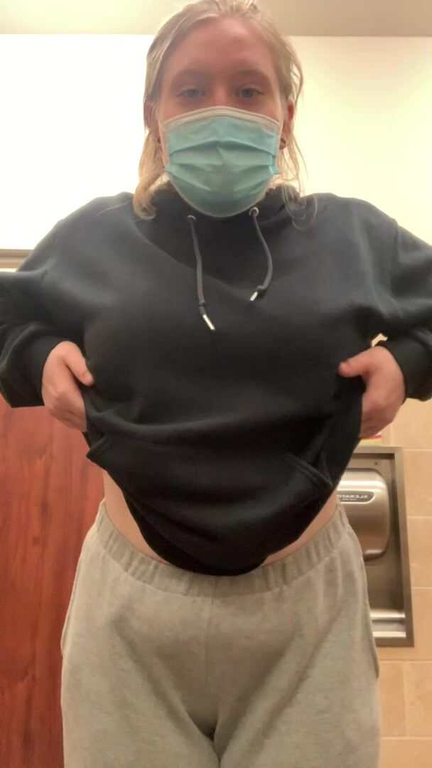 public titty drop ? lol i never do stuff like this in public so i was so nervous ????????????????