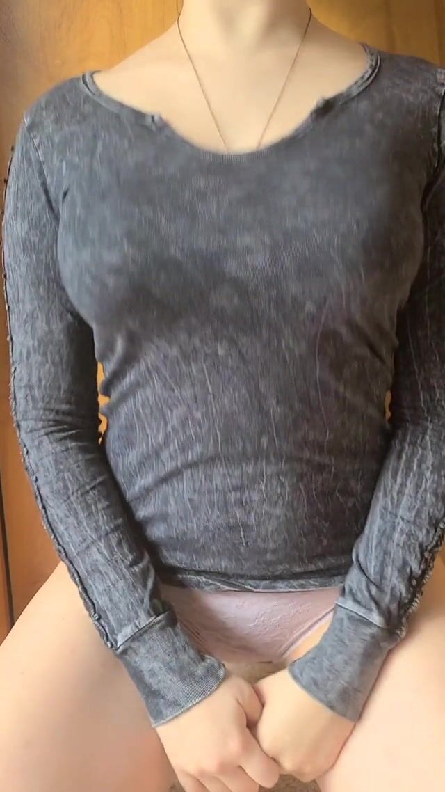 I love how my natural boobs bounce ♥