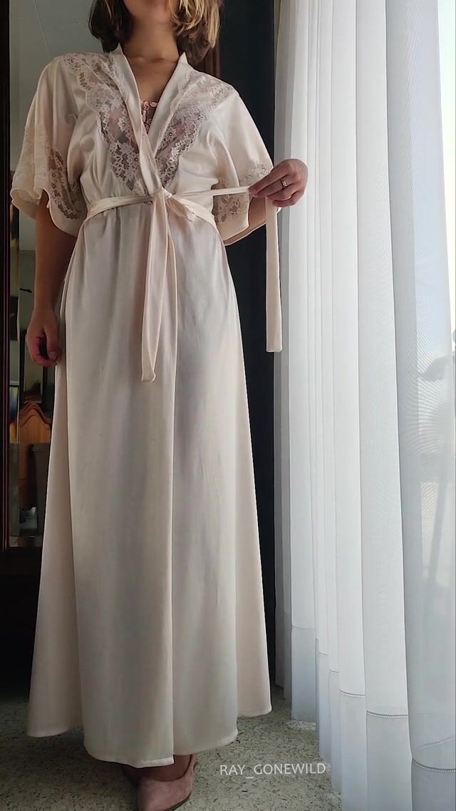 I love how my titties pop out off my lingerie