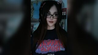 Gamer girl titty drop