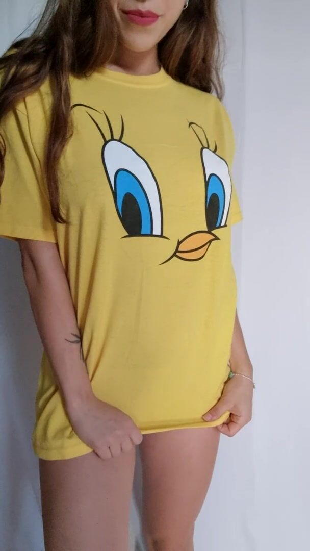 I tawt I taw a cute titty drop here ????
