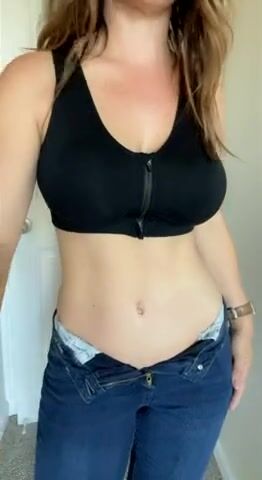 You know what’s fun? Boobs, me, and front zip bras