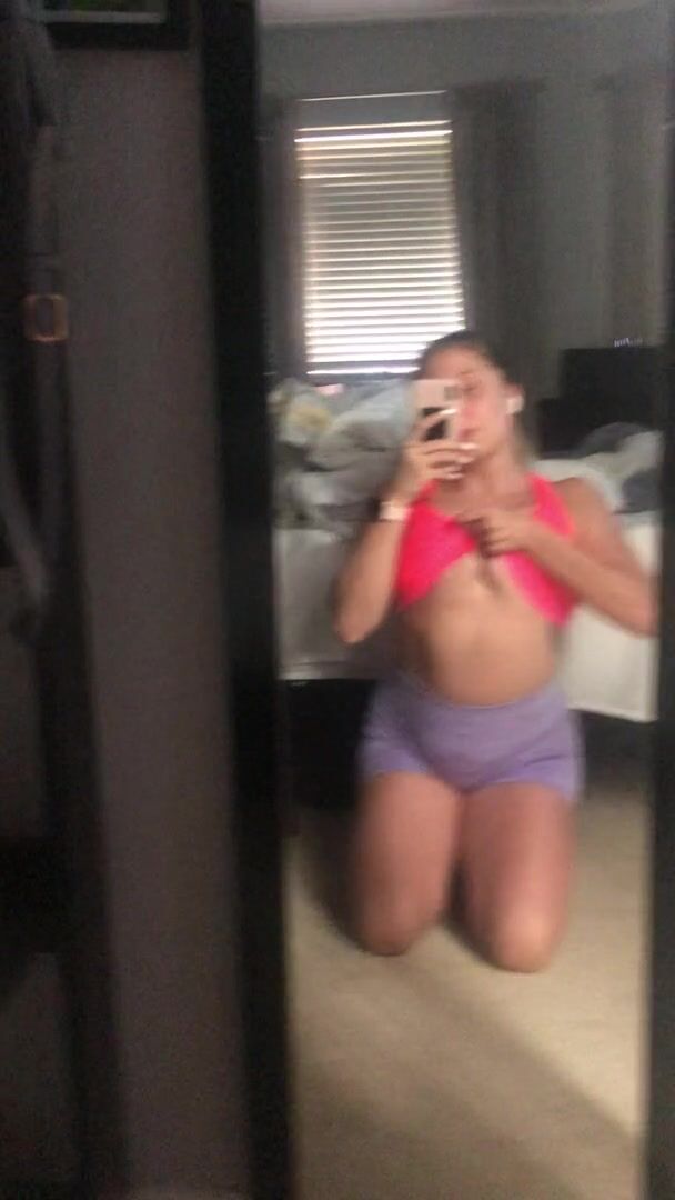 Dropping my titties out after my gym session ????