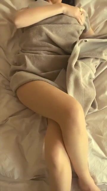 My little magic trick: remove the blanket to spawn F cups!