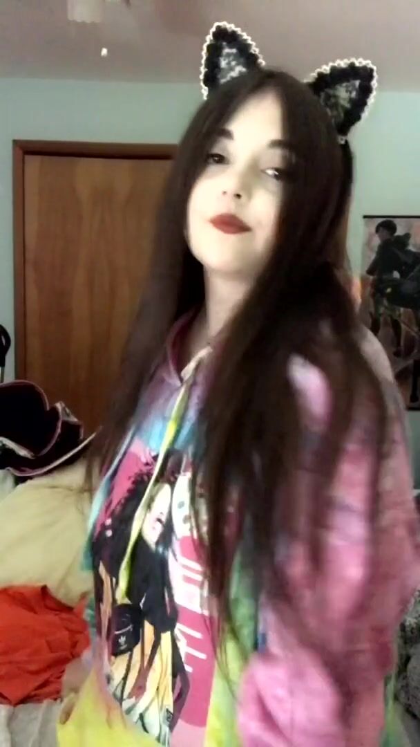 Love doing titty  in my new hoodie :3