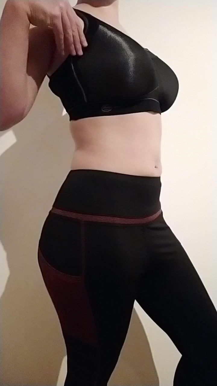 Today I felt like doing some slow motion titty dropping~
