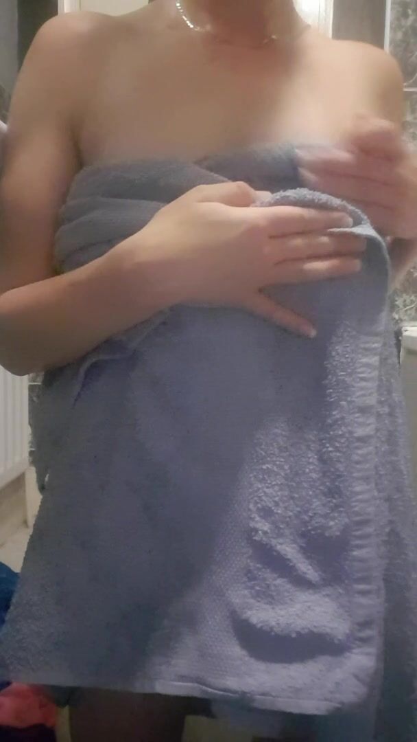 Flash those straight out the bath titties