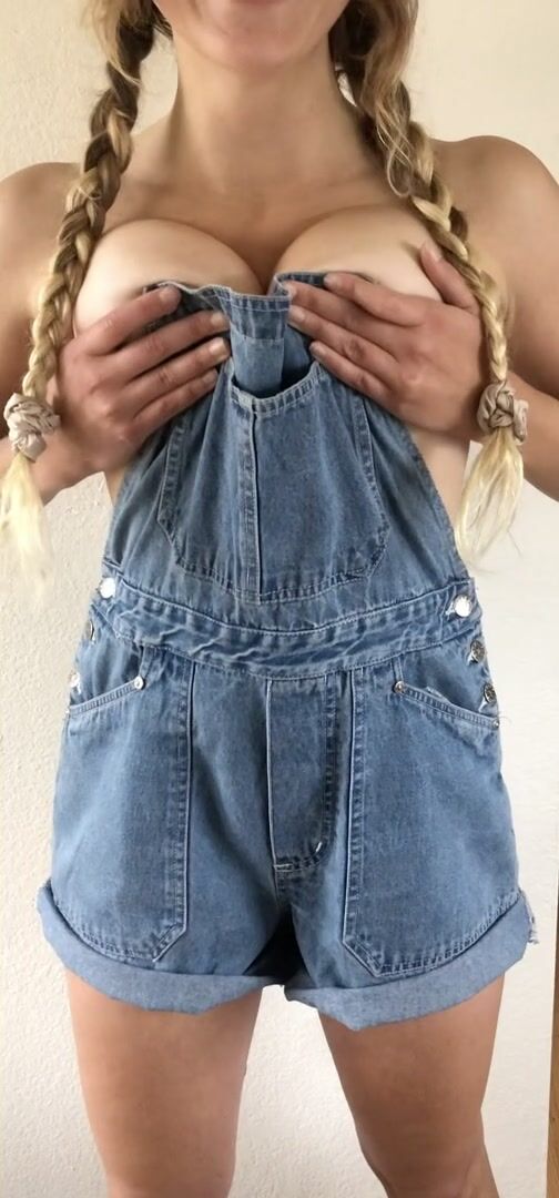 thinking about you bending me over and pulling on my pigtails... so here’s titty drop for your friday ????