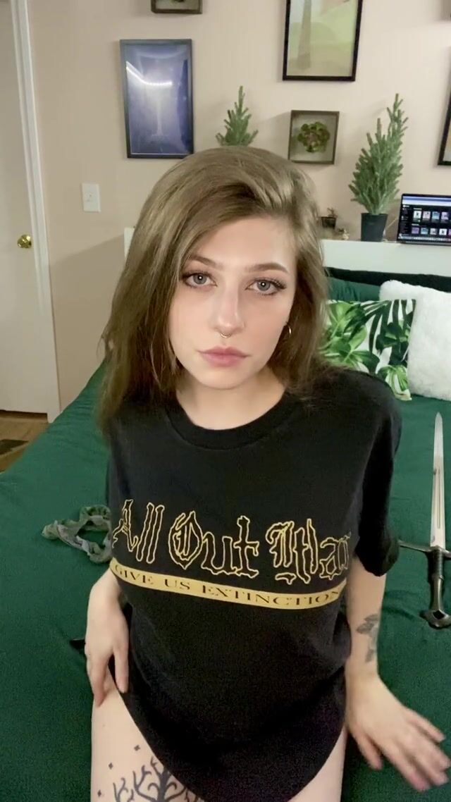Someone out there needs a perky titty punk gf, and I'm happy to oblige