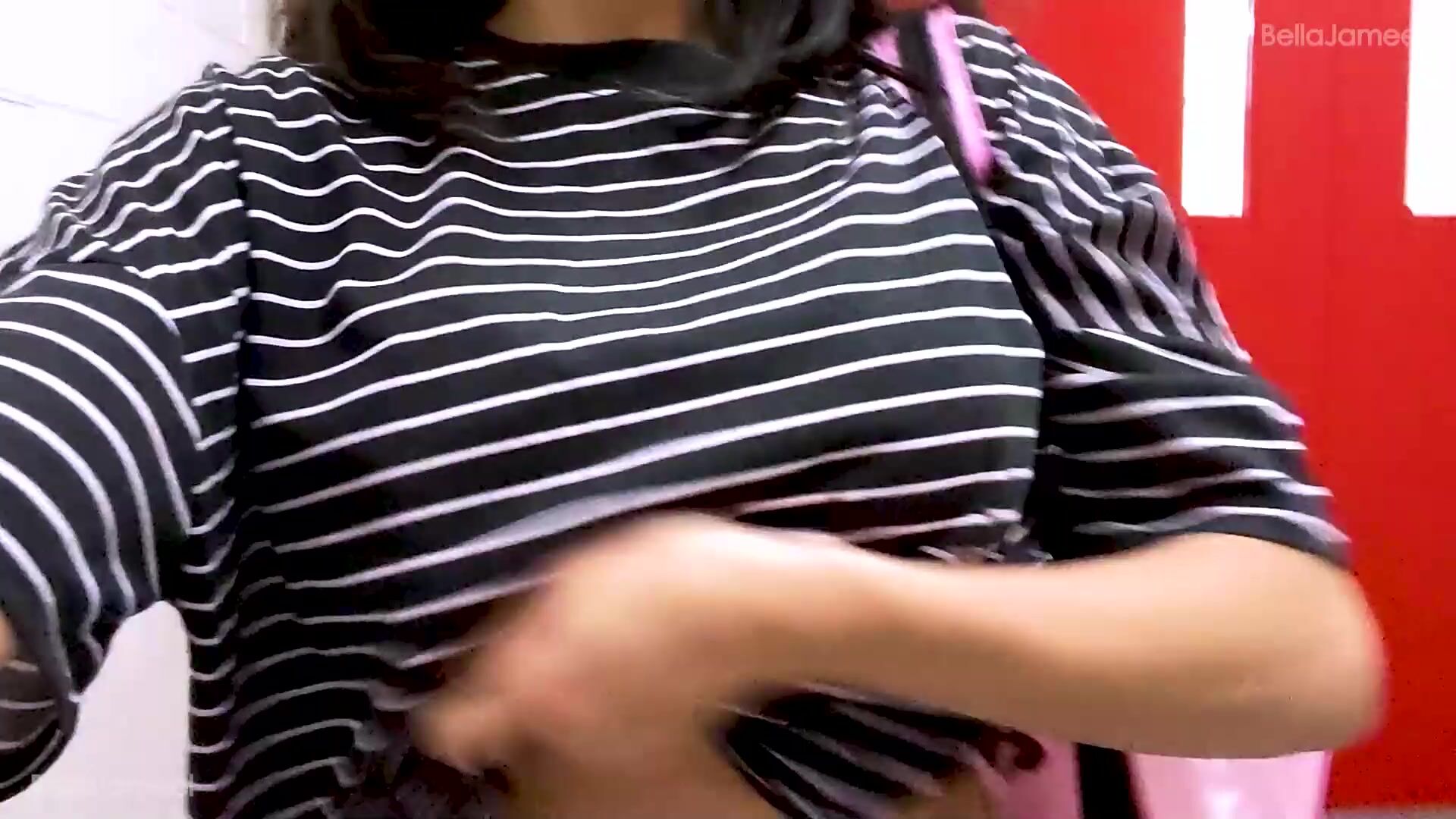 Flashing my boobs in public!♥️