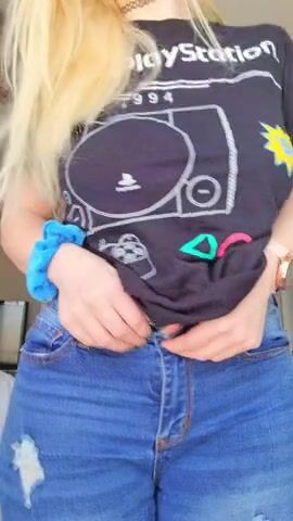 My DDDs on my 5'1 frame.. am I fuckbuddy material?