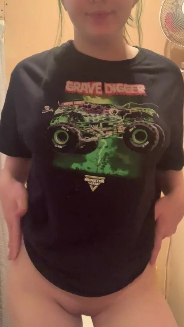 what’s under hubby’s shirt? my petite frame and juicy tits ????