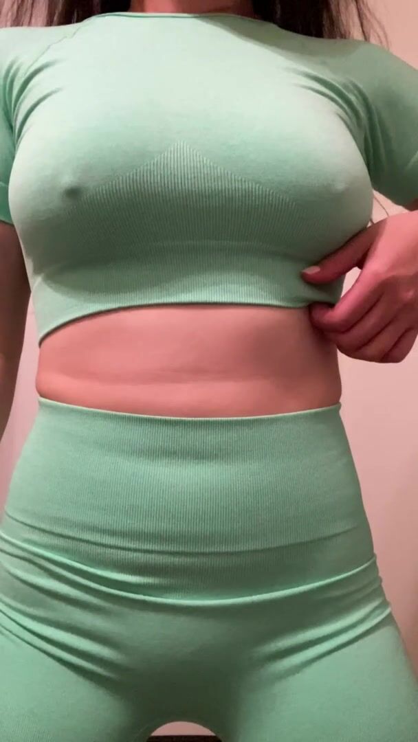 Roses are red, my outfit is green, cum on my tits and I'll lick myself clean