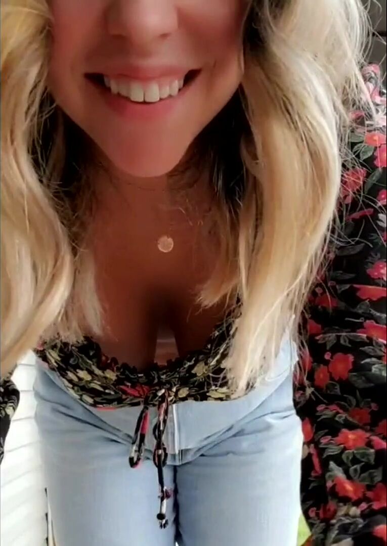 Pretty top, sneaky titty drop!