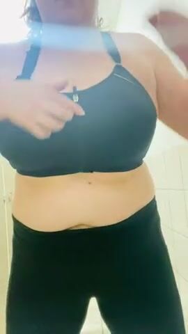 Post Gym drop, Zipper bras are a Blessing! ✨