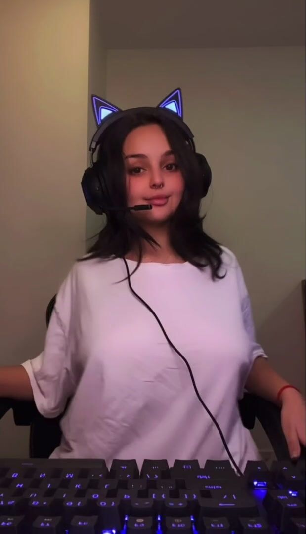 when i get too horny between streams (reveal)