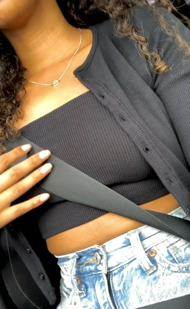 I get happy to reveal my tits to drivers who pass me