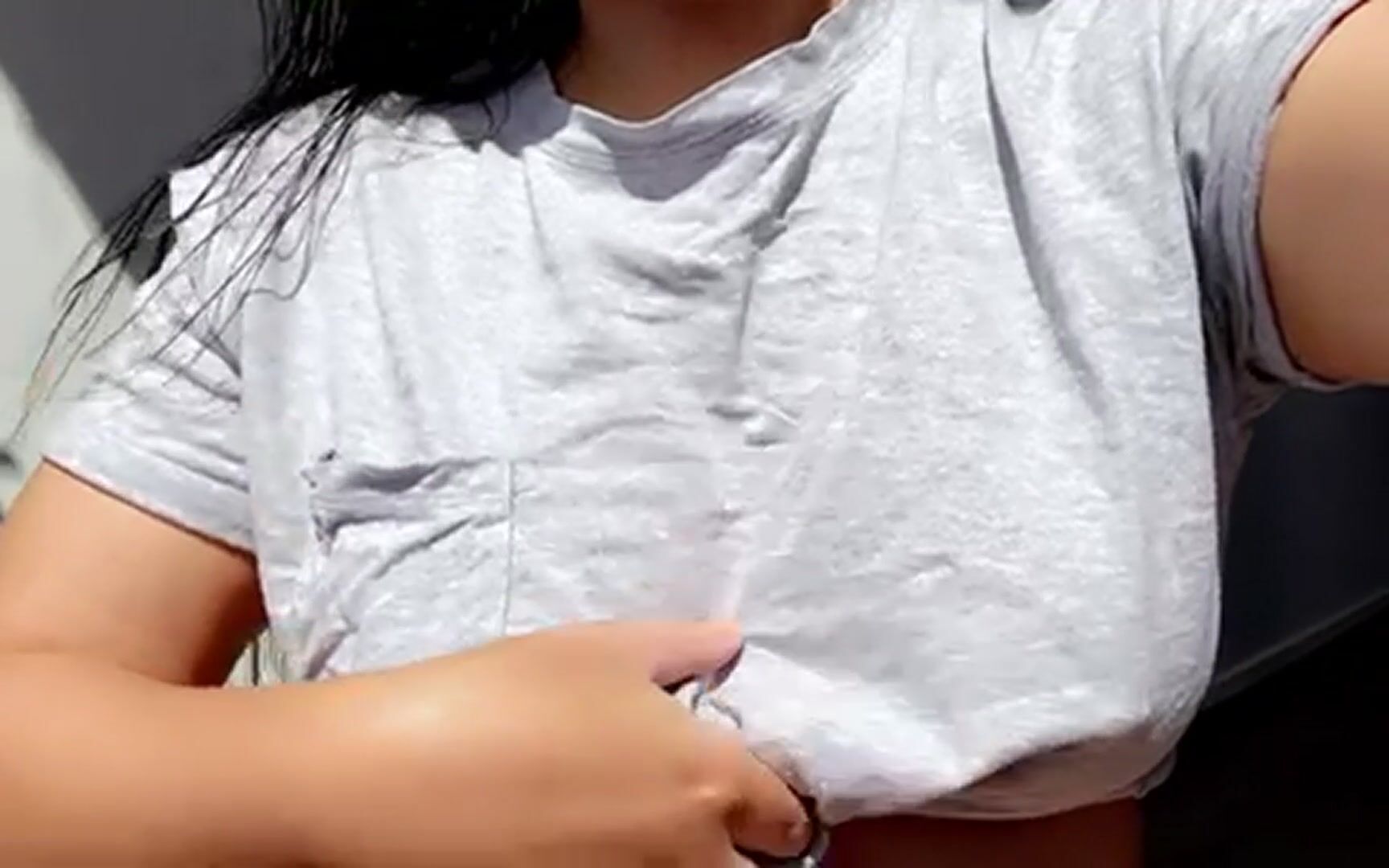 I get so horny when I show off my big tits...♥️