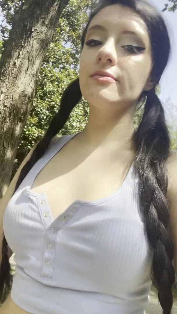 I get so horny when ppl see me flash