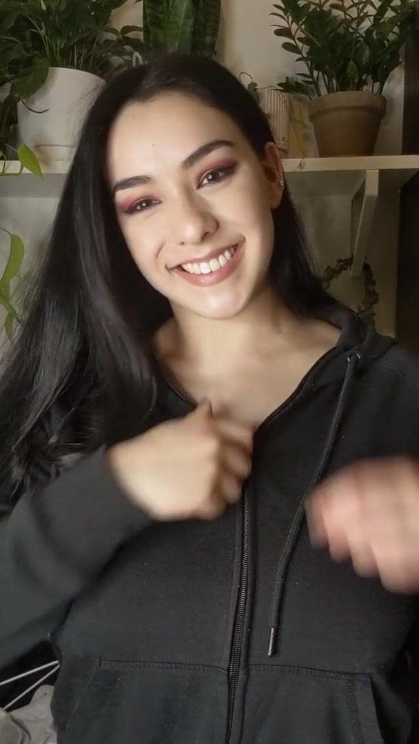 Big Bouncing Titty Flash