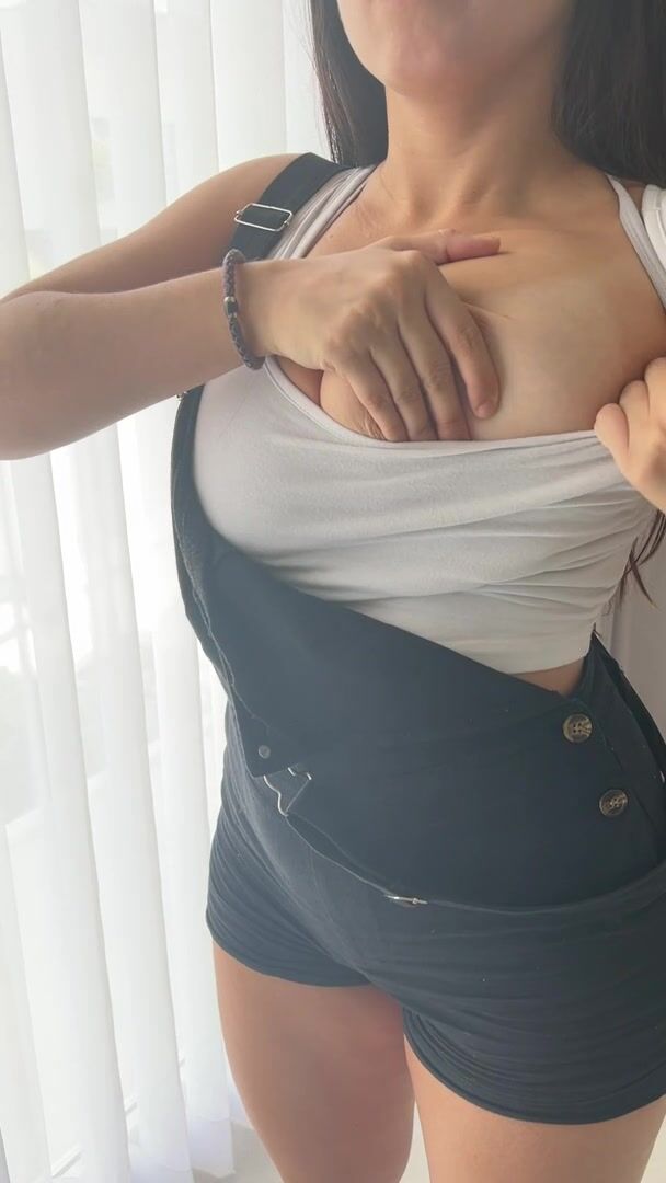 Just a casual reveal of my natural boobs, hope they make you hard