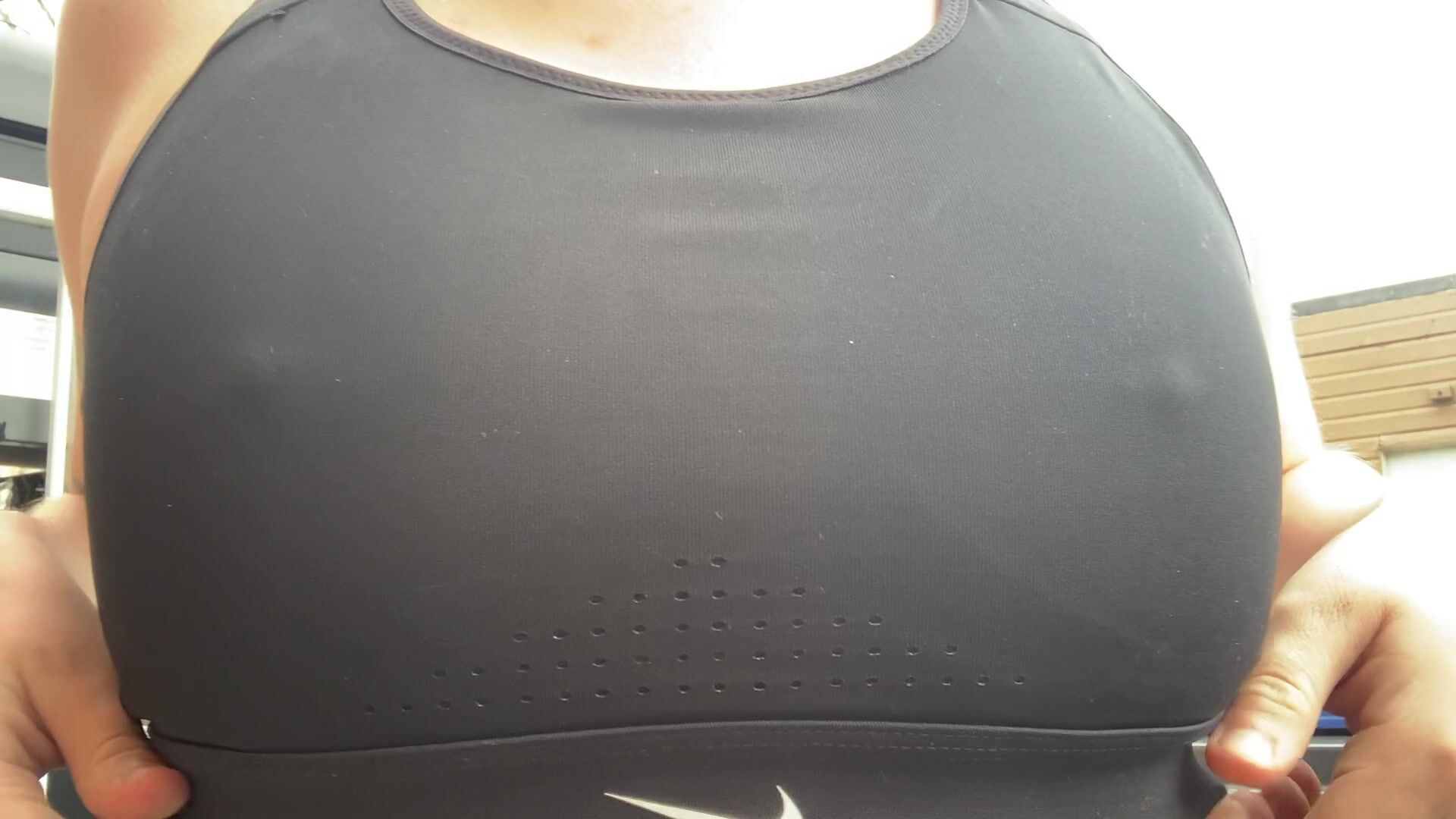 Taking off my sports bra to let my titties breathe