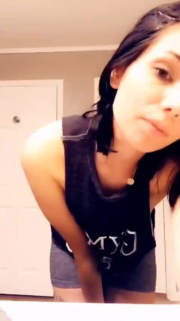 I'm 5'3" and have two 32DDD that I think you will like