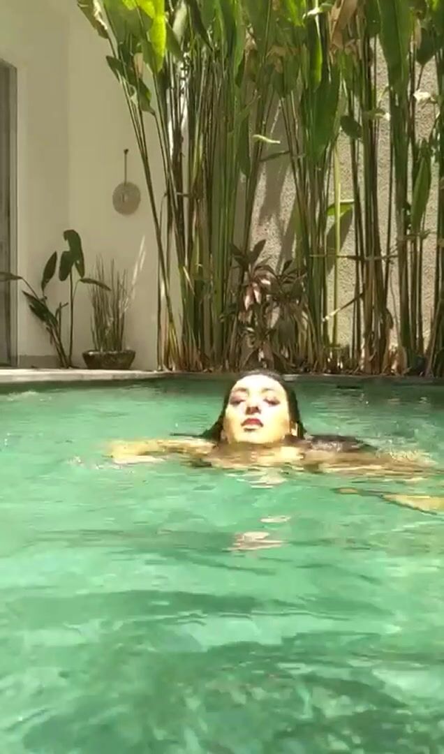 Titty Drop underwater