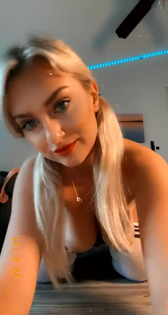 Titty drop on my knees ☺️☺️