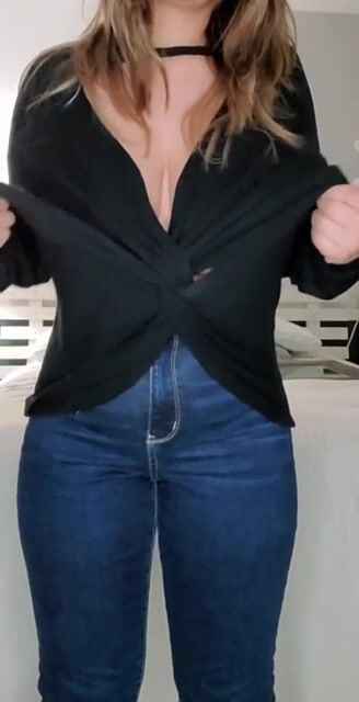 Big titty reveal. Want your face in between them ????