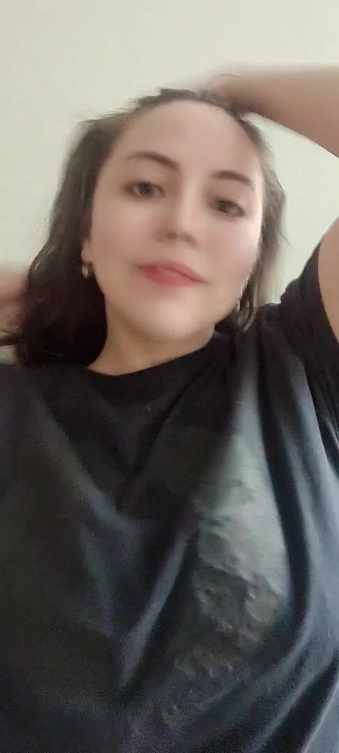 I like a baggy shirt with a surprise, hbu?