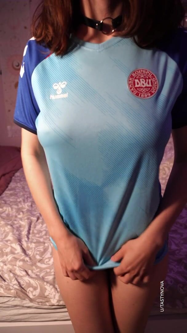 I get on my knees, you slide your cock between ;)