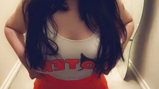 Titty Drop: Ever been flashed by a Hooters girl? #2