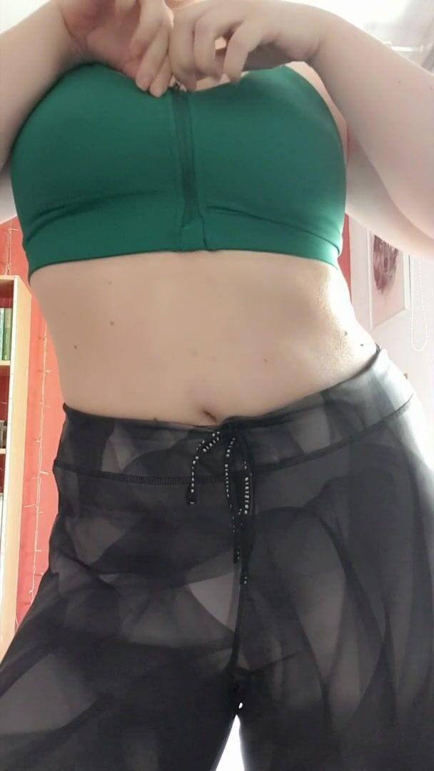 Sports bra titty drop ❤️ Do you like this color on me?