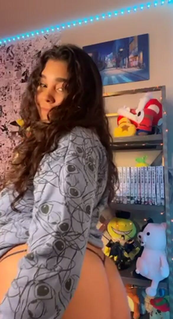 Dropping my Venezuelan tits, ready?
