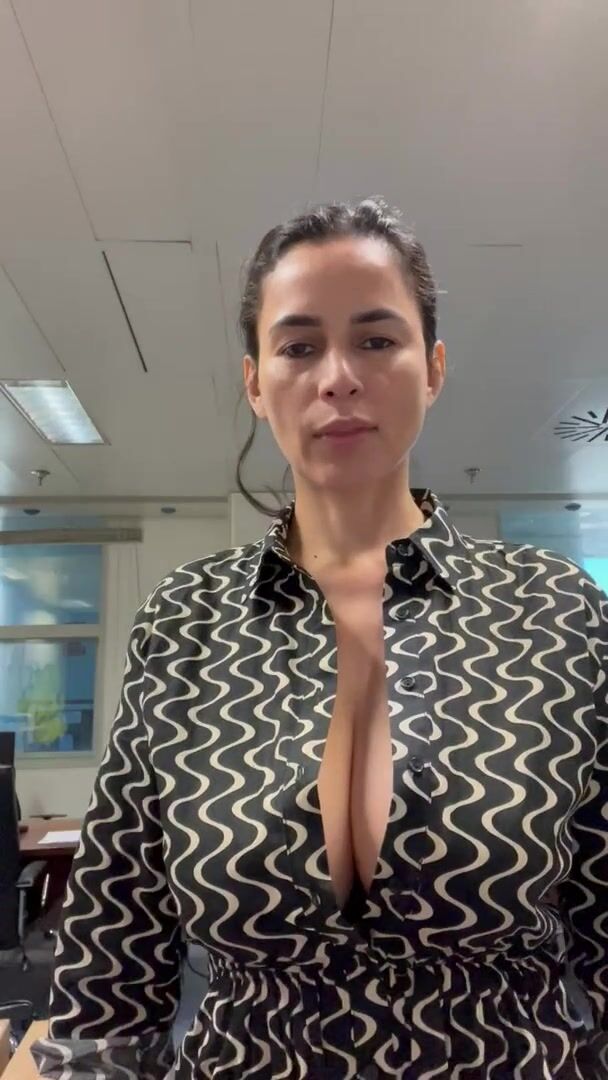 Mommy boobs at office (reveal)