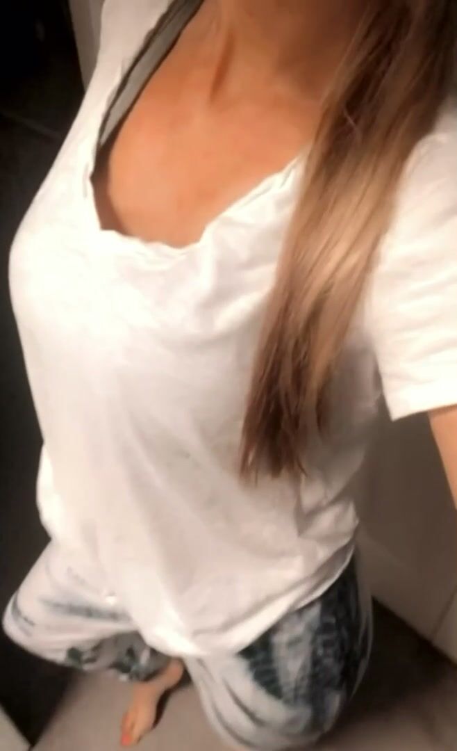 Mom of 2. Would you titty fuck me?