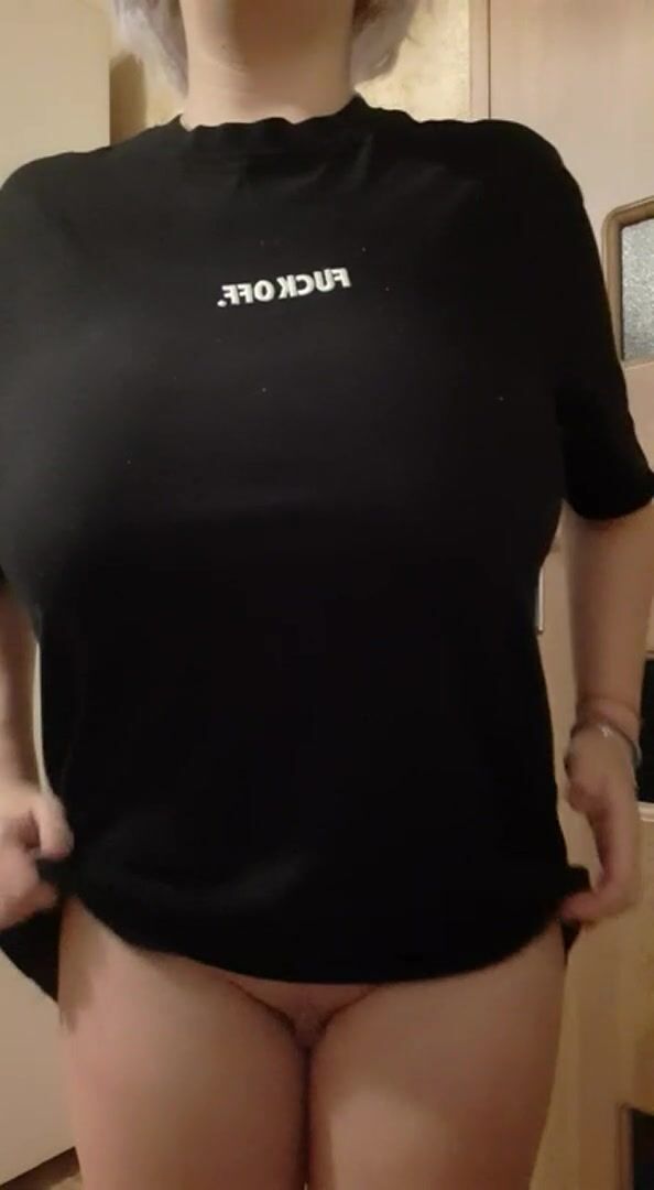 4'11 girl with a lot of energy , would you date ?