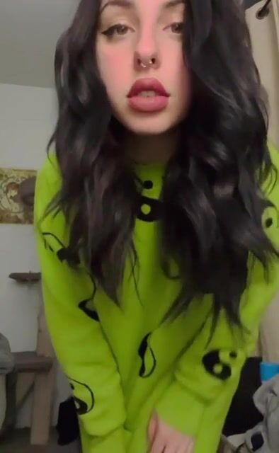 This is my favorite jumper because even if I’m naked underneath, it’s still an outfit ♥️