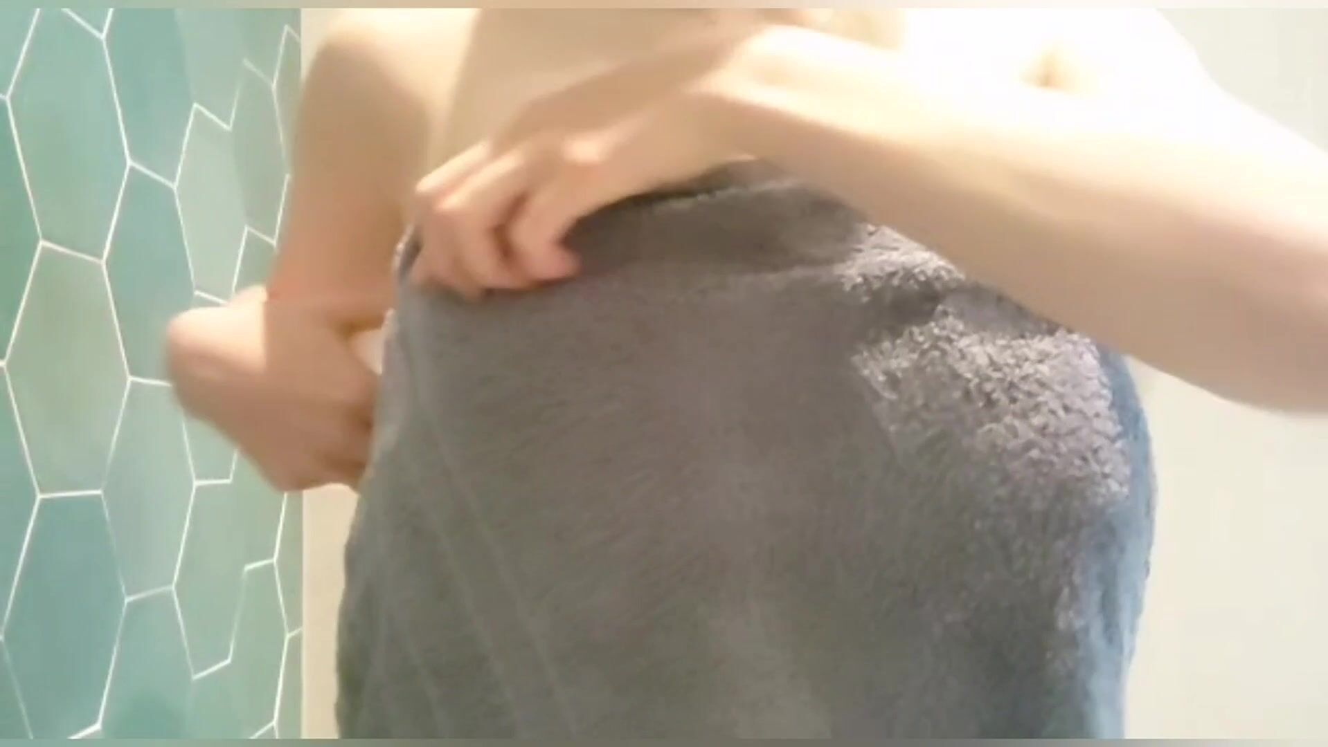 Reveal First time here???? Let me Bounce on your face????