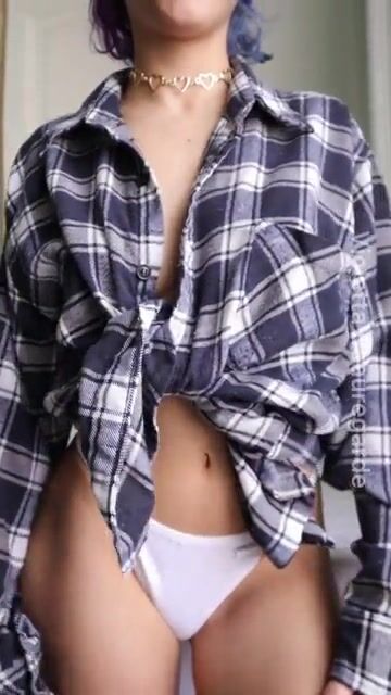 the only things tighter than that thong are my pussy and bootyhole