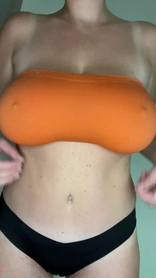 Bouncy mom boobies