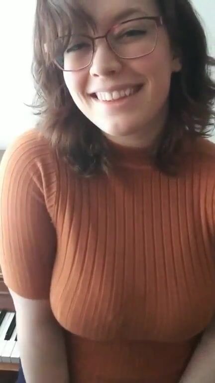 The low-key Velma vibes come naturally