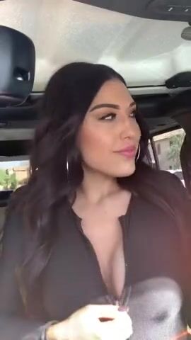 Sexy car tits