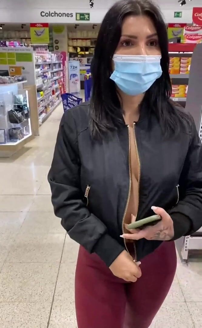 Amazing boob reveal in public