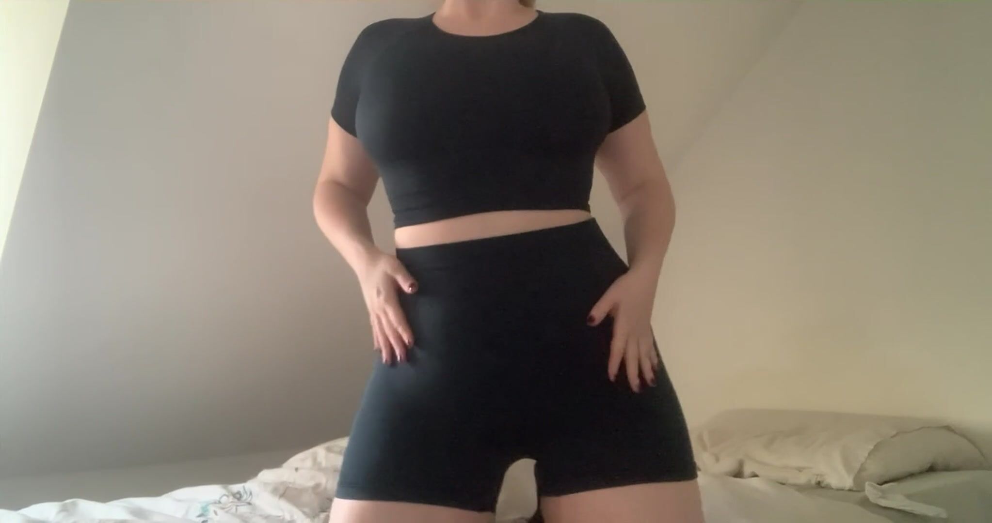 Could really do with someone stretching me out before yoga class! ???? Any takers?