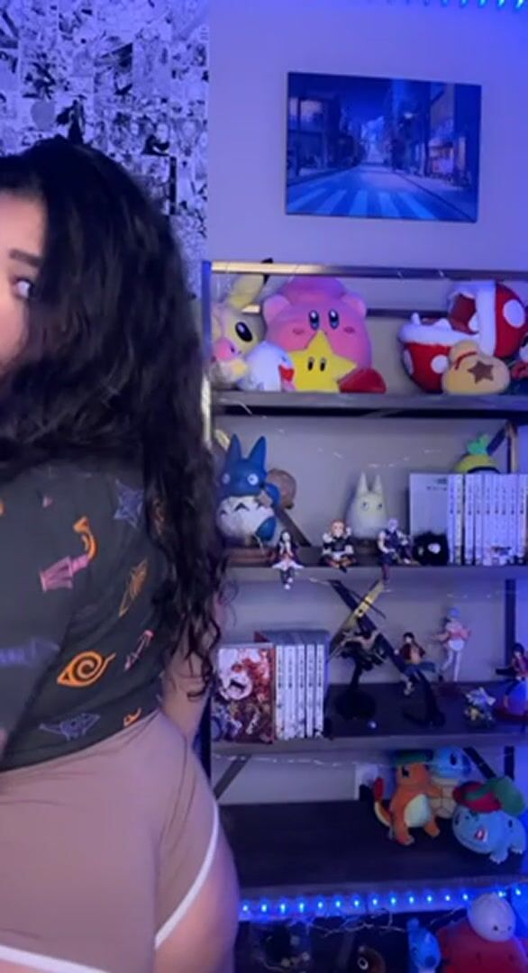 From dressed to undress in seconds (reveal)