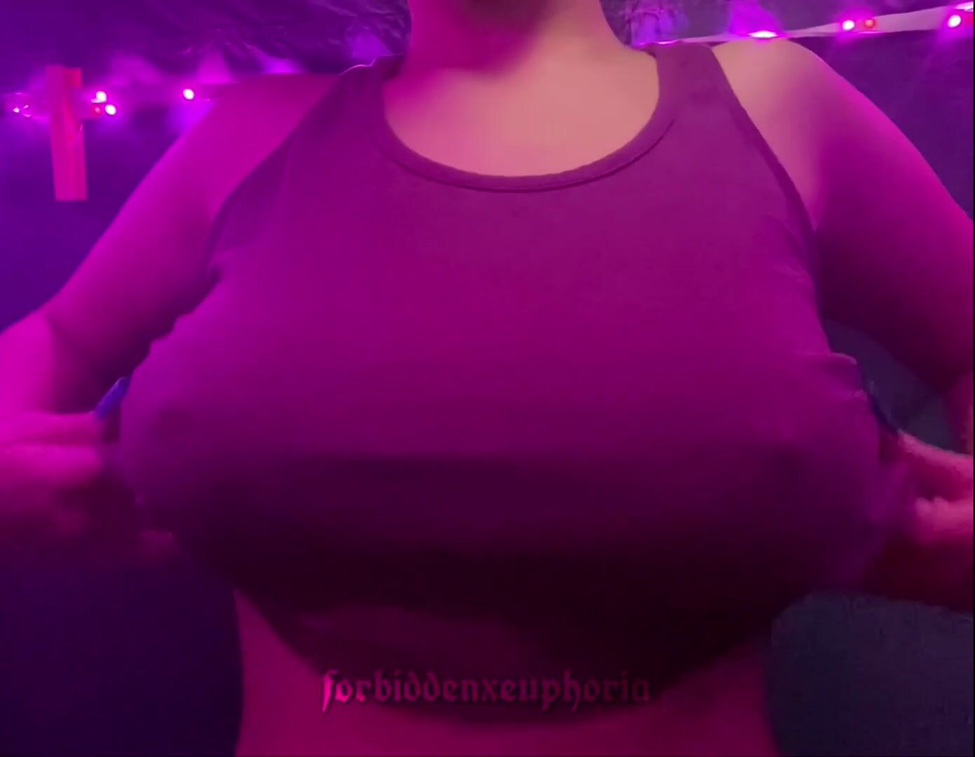 Tiny shirt and no bra for easy access