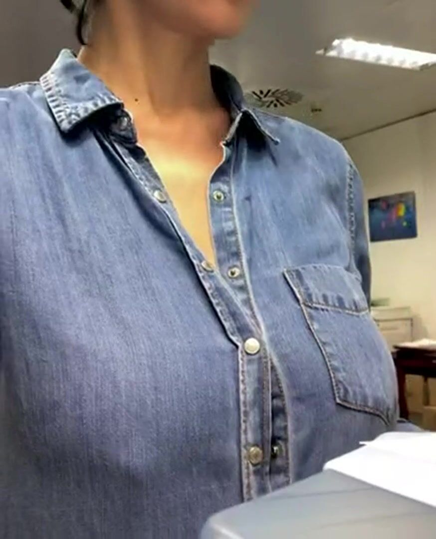 Amateur Reveal While Voting