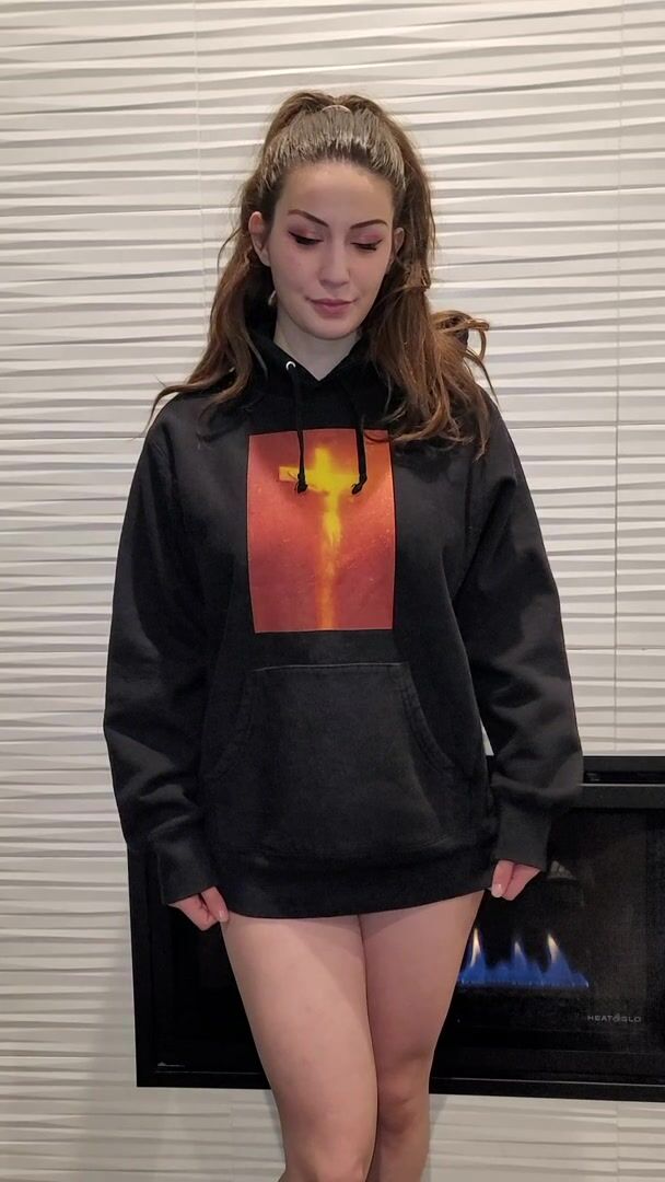 Hoodie titty drop!